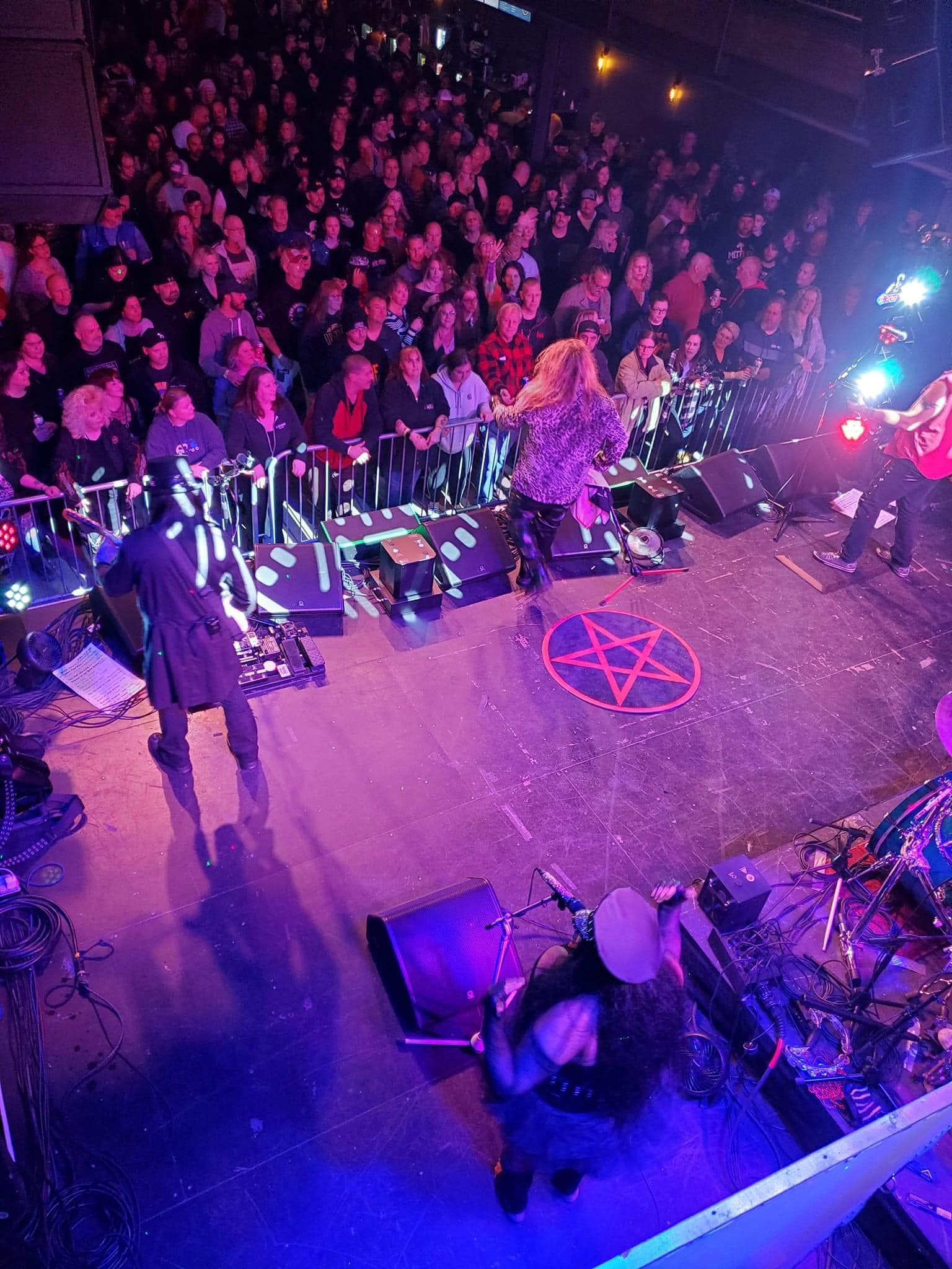 Livewire & Yinz N Roses - Live Arena Concert Tickets at Sunny Days